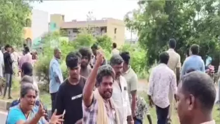 వివాహిత అనుమానాస్పద మృతి 
- తడ (మం) అక్కంపేట పోలీస్ స్టేషన్ వద్ద నిరసనకు దిగిన బంధువులు