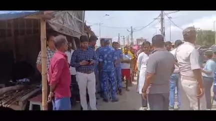सुल्तानगंज: मेला क्षेत्र में अतिक्रमणकारियों पर जिला प्रशासन का चला बुलडोजर