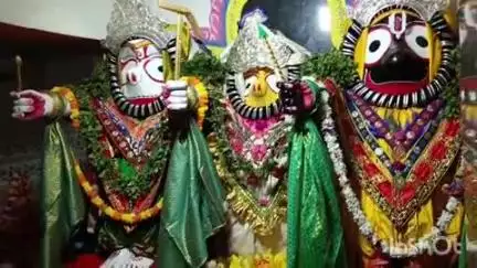 ଫୁଲବାଣୀ ସହର: ଜିଲ୍ଲାର ବିଭିନ୍ନ ମାଉସୀ ମା' ମନ୍ଦିରରେ ରାମ ବଳରାମ ଅବତାରରେ ଦର୍ଶନ ଦେଲେ ମହାପ୍ରଭୁ ,108 ଆଳତୀ ସମର୍ପଣ