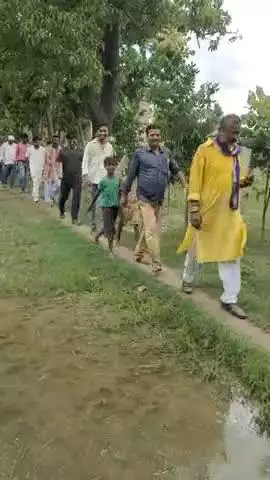 बैरगनिया प्रखण्ड नंदवारा में घर घर जाकर लोगों से जन संपर्क किया