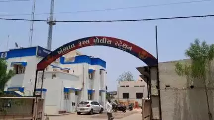 ખંભાત: જલસણ ગામે રહેતી 21 વર્ષીય યુવતી લાપતા થઇ, પોલીસે જાણવાજોગ નોંધ કરી તપાસ હાથ ધરી.