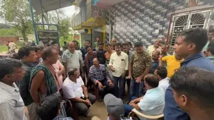 ନୟାଗଡ: ଜଳ ସମସ୍ୟା ପାଇଁ ଚାଉପଲ୍ଲୀ ଠାରେ ରାସ୍ତା ରୋକ କଲେ ଗ୍ରାମବାସୀ, ବିଧାୟକଙ୍କ ହସ୍ତକ୍ଷପ ପରେ ସମସ୍ୟାର ହେଲା ସମାଧାନ