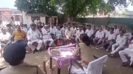 बगहा: रामनगर में मोहर्रम को लेकर प्रशासन सख्त, हथियारों के प्रदर्शन पर रोक