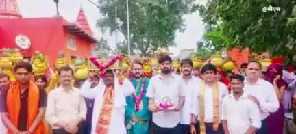 खेरागढ़: फतेहपुर सीकरी कस्बे में भव्य कलश यात्रा के साथ श्रीमद्भागवत महापुराण की शुरुआत हुई