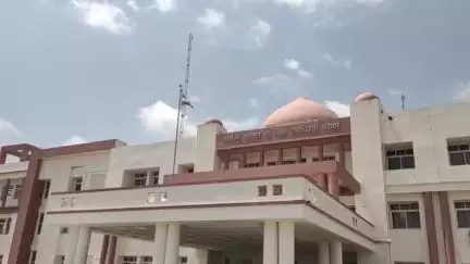 दलौदा: मंदसौर: कलेक्टर एवं जिला मजिस्ट्रेट अतिथि गर्ग द्वारा अपराधियों को किया गया जिलाबदर