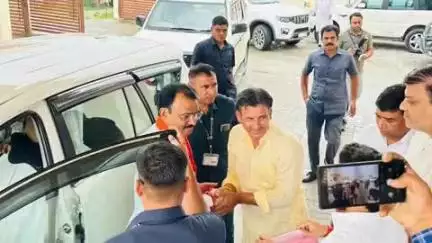 सीकर: भाजपा कार्यालय पहुंचने पर डिप्टी सीएम प्रेमचंद बैरवा का भाजपा कार्यकर्ताओं ने किया स्वागत