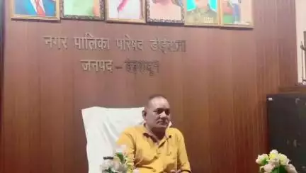 डोईवाला: डोईवाला नगर पालिका अध्यक्ष नरेंद्र सिंह नेगी ने पालिका कार्यालय में समस्याएं सुनीं, किया समाधान