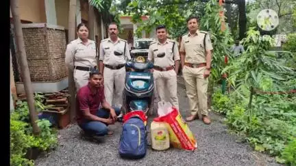 छिंदवाड़ा: छिंदवाड़ा में चाद रोड पर पुलिस ने अवैध शराब बेचने वाले को मोटरसाइकिल सहित पकड़ा, जेल भेजा