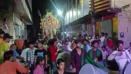 सिरसागंज: नगर में गमगीन माहौल में निकाला गया अलम का जुलूस, बड़ी संख्या में अकीदतमंद शामिल हुए