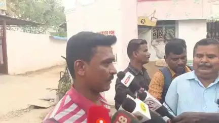திருப்புவனம்: மடப்புரத்தில் அஜித் குமாருக்கு காவலர்கள் கஞ்சா கொடுத்து சித்திரவதை செய்தனர். நேரில் பார்த்தாக உறவினர் மகேஷ் பாபு பேட்டி