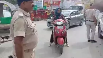 दरभंगा: यातायात पुलिस एवं भीमराव अंबेडकर संस्थान द्वारा सड़क सुरक्षा जागरूकता अभियान का आयोजन