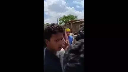 बहादुरपुर: सोनकी थाना पुलिस पर हमला, पुलिस ने आत्मरक्षा में तीन राउंड हवाई फायरिंग की, बच्चा बरामदगी के लिए गई थी पुलिस