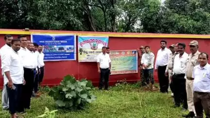 ଦେବଗଡ: ରିଆମାଳ ନବନିର୍ମିତ ଜେଏମଏଫସି କୋର୍ଟ ପରିସରରେ ବନମହୋତ୍ସବ, ଯୋଗଦେଲେ ଜେଏମଏଫସି ଜଜ୍ ଓ ରେଞ୍ଜର