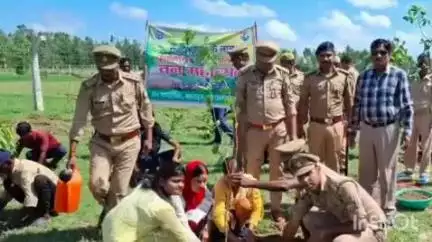 नानपारा: रुपईडीहा में वन महोत्सव का आयोजन, एक पेड़ मां के नाम चलाया अभियान