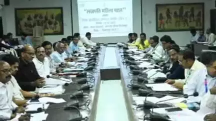 मस्तुरी: कलेक्टर संजय अग्रवाल की अध्यक्षता में बैंक की जिला स्तरीय परामर्शदात्री समिति की बैठक मंथन सभाकक्ष में आयोजित