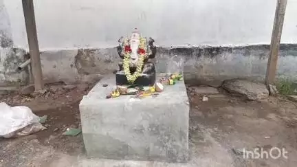 மேட்டுப்பாளையம்: வடமங்கலக்கரை புதூர் கிராமத்தில் பொதுமக்கள் பிரதிஷ்டை செய்த விநாயகர் சிலையை அதிகாரிகள் அப்புறப்படுத்தினர்
