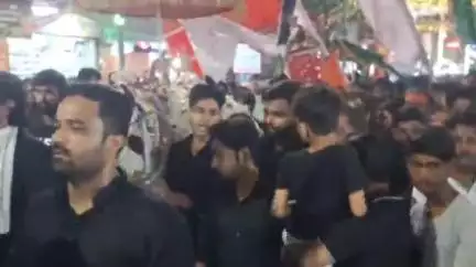 बहराइच: दुलदुल हाउस से गमगीन माहौल में निकाला गया 7वीं मोहर्रम का जुलूस, भारी पुलिस बल तैनात, शहर हुसैन की सदाओं से गूंजा
