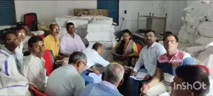खरौंधी: नेत्र स्वास्थ्य परीक्षण को लेकर खरौंधी में प्रशिक्षण शिविर का आयोजन किया गया