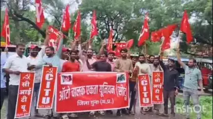 गुना: सीटू के जिला कार्यालय पर ई-रिक्शा चालकों की बैठक, नई कार्यकारिणी गठित, 9 जुलाई को हड़ताल में लेंगे भाग