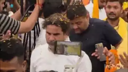 जगदीशपुर: प्रशांत किशोर ने जगदीशपुर की सभा में कहा- मोदी जी बिहार की जनता से वोट लेकर गुजरात में फैक्ट्री बना रहे हैं