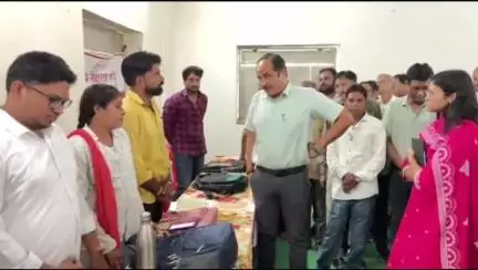 गंगधार: जिला कलेक्टर ने श्री छत्रपुरा में पंडित दीनदयाल उपाध्याय अन्त्योदय सम्बल पखवाड़ा शिविर का किया औचक निरीक्षण