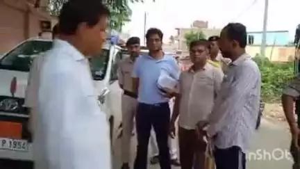 पतरघट: पतरघट प्रखंड में ज़िला अधिकारी ने मतदाता पुनरीक्षण कार्यों का जायजा लिया