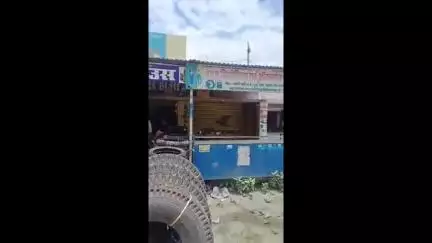 अरेराज: अरेराज में सीएट कंपनी ने पुलिस के सहयोग से छापेमारी कर बाइक का डुप्लीकेट ट्यूब किया जब्त