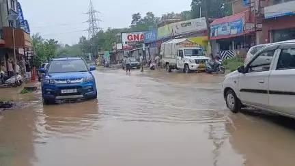 जिला हमीरपुर का कोहली बाजार बना तालाब  मुख्यमंत्री के गृह जिले मे व्यवस्था परिवर्तन से परेशान हुए लोग अखिल भारतीय विद्यार्थी परिषद जिला हमीरपुर ने  उठे सवाल ?