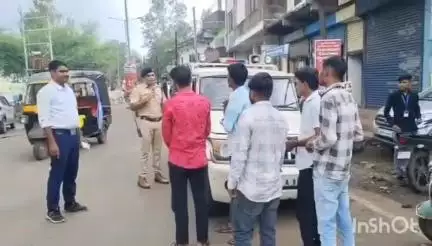 गुना: गुना में स्कूली वाहनों में ओवरलोड बच्चे मिले, पुलिस ने 10 वाहनों पर की कार्रवाई