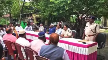 टंडवा: थाना परिसर में मोहर्रम को लेकर शांति समिति की बैठक आयोजित, त्यौहार आपसी सद्भाव से मनाने की अपील