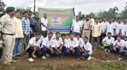 ରାୟଗଡା: ଚନ୍ଦ୍ରପୁର ସ୍ଥିତ (ଏସଏସଡି) ଉଚ୍ଚ ବିଦ୍ୟାଳୟ ପରିସରରେ ବନ ମହୋତ୍ସବ ସପ୍ତାହ ପାଳିତ