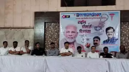 अचलपूर: अचलपूर भाजप शहर मंडळातर्फे डॉक्टरांचा सन्मान आणि विद्यार्थ्यांना शैक्षणिक साहित्य वाटप; डॉक्टर दिनानिमित्त सामाजिक उपक्र