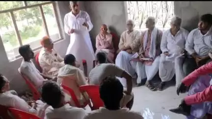 चकिया पिपरा: केंद्रीय ट्रेड यूनियन ने 9 जुलाई बिहार बंद को सफल बनाने के उद्देश्य से केसरिया रोड चकिया में एक समीक्षात्मक बैठक की