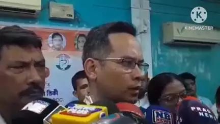 গোলাঘাট: আইন সকলোৰে বাবে সমান হব লাগে বুলি গোলাঘাটত মুখ্যমন্ত্ৰী কণভয়লৈ বটল নিক্ষেপ সন্দৰ্ভত কৰ্ত ৰোডত সাংসদৰ মন্তব্য