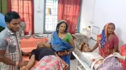 चान्दन: करझौंसा के पास ट्रक और बाइक की टक्कर में बाइक सवार दो छात्र घायल