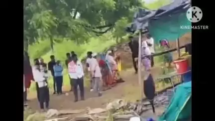 अकोला: महिलांचे क्रांतिकारी पाऊल; दारुअड्डा उद्ध्वस्त करत केला दारुबंदीचा ठराव.