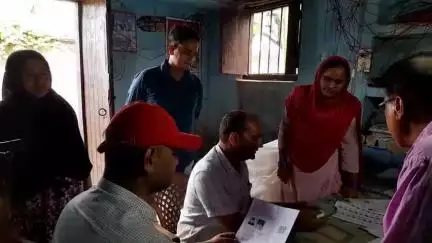चेवाड़ा: चेवाड़ा प्रखंड के अस्थावां गांव में डोर टू डोर भ्रमण कर फॉर्म भरने के लिए किया जागरूक