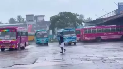 വടകര: ആ‍ർ.ഡി.ഒയുമായി നടത്തിയ ചർച്ച പരാജയം,   വടകരയിൽ നാളെ സ്വകാര്യ ബസ് പണിമുടക്ക്