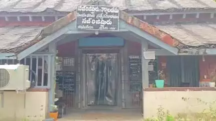 అక్రమ రిజిస్ట్రేషన్‌పై ముమ్మిడివరం సబ్ రిజిస్ట్రార్ కార్యాలయంలో పోలీసులు విచారణ, రిజిస్ట్రేషన్ రద్దు