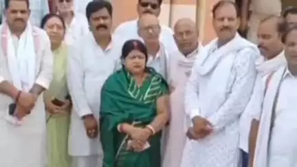 चंदौली: कलेक्ट्रेट में कांग्रेस ने किया प्रदर्शन, डीएम को सौंपा ज्ञापन, यूपी में 5000 सरकारी स्कूल बंद करने का विरोध