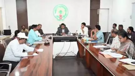 జిల్లా అభివృద్ధికి కార్యాచరణ వేగవంతం చేయాలి: కలెక్టర్ శ్రీధర్