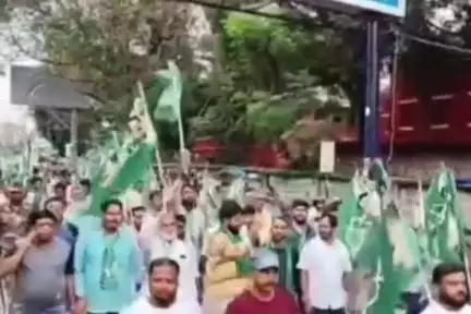 कांके: अल्बर्ट एक्का चौक पर जेएमएम ने हूल दिवस पर भोगनाडीह की घटना को लेकर किया पुतला दहन