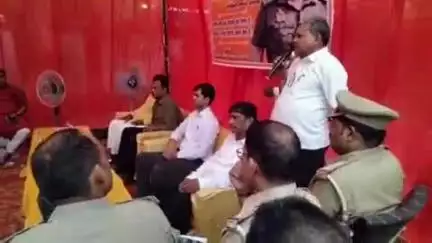लालगंज: लालगंज क्षेत्राधिकारी कार्यालय पर स्थानांतरित सीओ को स्मृति चिन्ह देकर समारोहपूर्वक विदाई दी गई