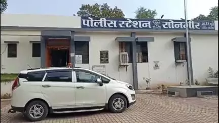 धुळे: सोनगीर पोलीस ठाण्याच्या हद्दीतील एका गावातून पंधरा वर्षीय अल्पवयीन मुलीला फुस लावून पळविले, अज्ञात व्यक्ती विरोधात गुन्ह