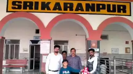 श्रीकरणपुर में रेलवे स्टेशन पर मिली एक बच्ची, परिजनों की खोज जारी