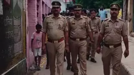 भोगनीपुर: अमरौधा कस्बे में मुस्लिम समुदाय ने मोहर्रम के त्योहार से पहले झंडा लेकर निकाला जुलूस, पुलिस रही तैनात