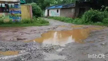 ନବରଙ୍ଗପୁର ପୋଲିସ ଷ୍ଟେସନ: ଇନ୍ଦ୍ରାବତୀ ପ୍ରକଳ୍ପ ସହରରେ ପୋତି ହୋଇଯାଇଛି ଡ୍ରେନ,ନିଷ୍କାସିତ ହୋଇପାରୁନି ବର୍ଷା ଜଳ,ମୁଖ୍ୟ ରାସ୍ତାରେ ଆଣ୍ଠୁଏ ଉଚ୍ଚ ରେ ପାଣି