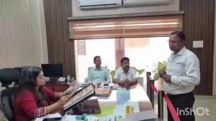 कासगंज: डीएम ने मंडी समिति में कराए जा रहे विकास कार्यों की की समीक्षा, सही जानकारी न मिलने पर जताई नाराजगी