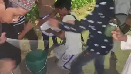कन्नौज: कन्नौज के भटपुरी मोहल्ले में अलम के अकीदतमंदों को बांटा गया शरबत, ढोल-नगाड़ों के साथ बच्चों ने याद किया शहादत का वो दिन