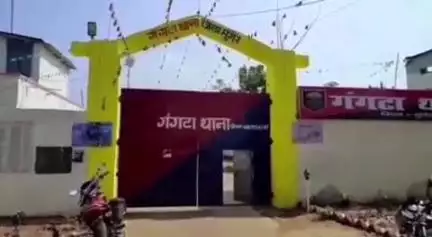 खड़गपुर: फर्जी नंबर प्लेट लगाकर सड़क पर वाहन चलाने पर यातायात पुलिस ने काटे चालान